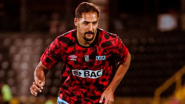 Celso Borges alista su regreso contra Saprissa. (