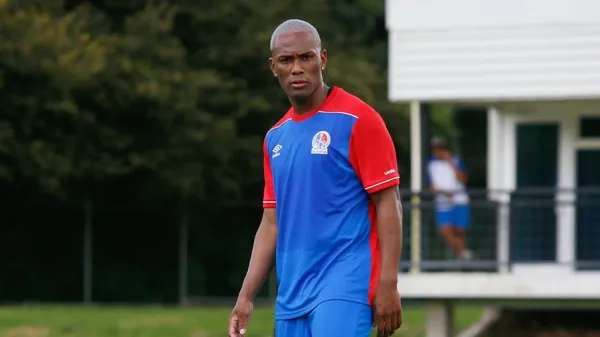 Deiby Flores sorprende al incorporarse a los entrenamientos de Olimpia.