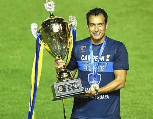 Acevedo campeón con Santa Lucía Cotzumalguapa. (