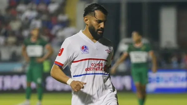 Jorge Álvarez, en acción durante la final ante Marathón. (