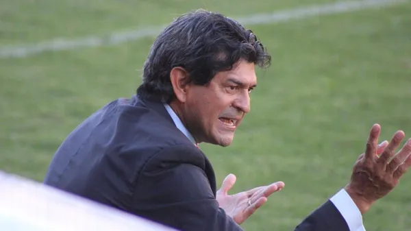 Uno de los grandes estigmas de José Cardozo en Municipal fueron los clásicos: se midió 11 veces a Comunicaciones y solo ganó uno. (