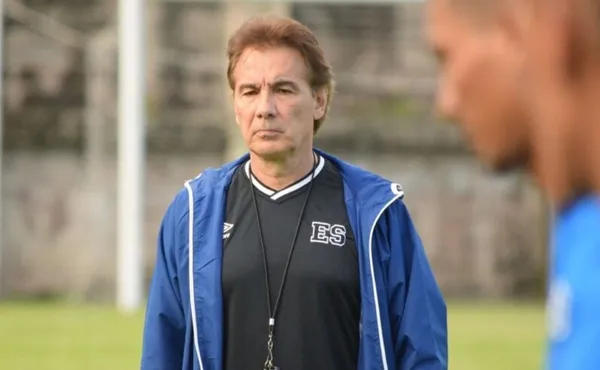 Carlos de los Cobos durante su segundo ciclo en la Selección de El Salvador (