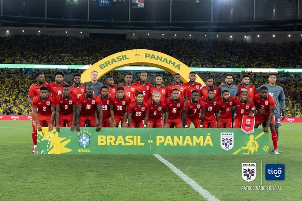 Así formó Panamá contra Brasil. (@fepefut)