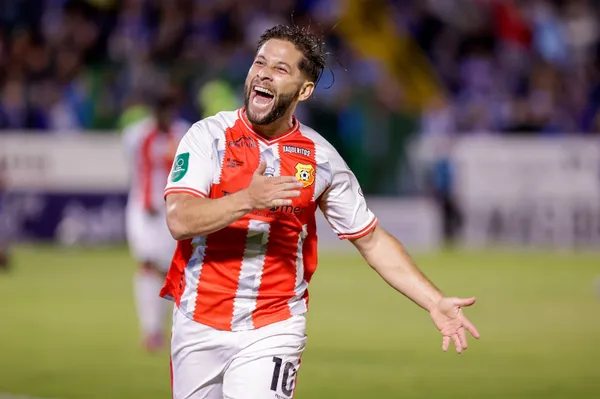 El '10' de Herediano volvió a vestirse de héroe en una fase final (CS Herediano).