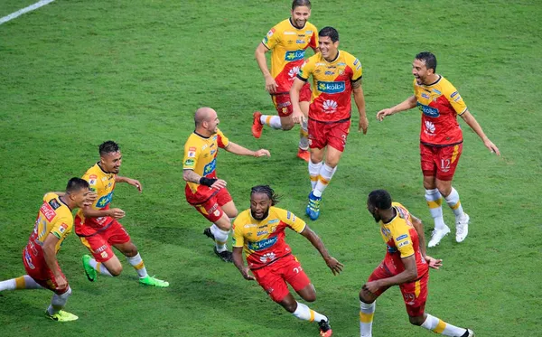 Jairo Arrieta y "Mambo" Núñez firmaron el triunfo 2-0 en Tibás que, sumado al 3-0 de la ida, le dio la 26 a Herediano. (