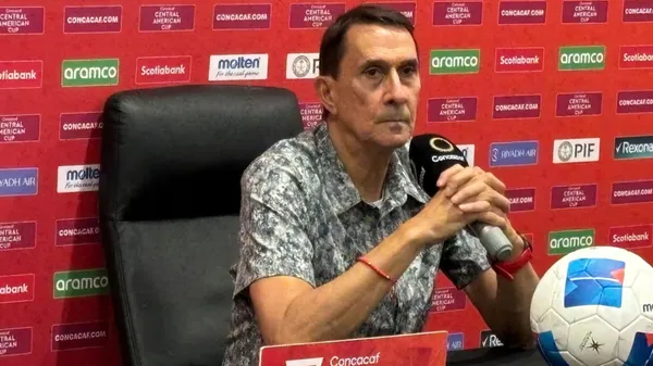 Alexandre Guimaraes habló tras el empate. (