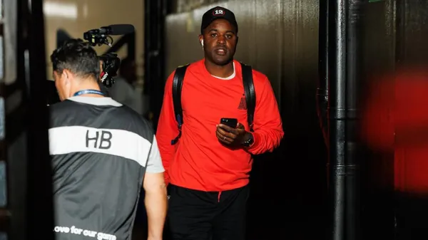 Joel Campbell en el ojo de la tormenta.