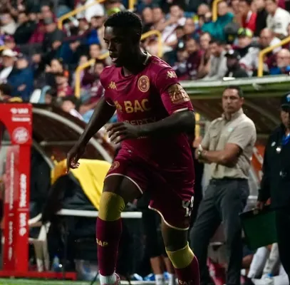 Johnny Myrie tiene seis partidos con el primer equipo morado (Instagram).