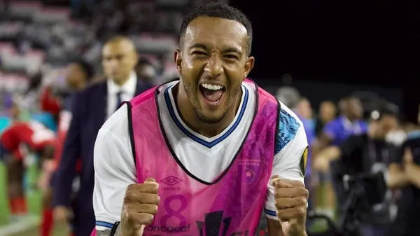 Nathaniel Méndez-Laing con la Selección de Guatemala