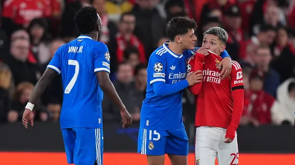 Esta jugada, ocurrida en febrero, le dio paso a la nueva regla de la FIFA. (Getty Images)