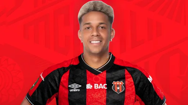 Jeison Lucumi se acerca a Alajuelense. (