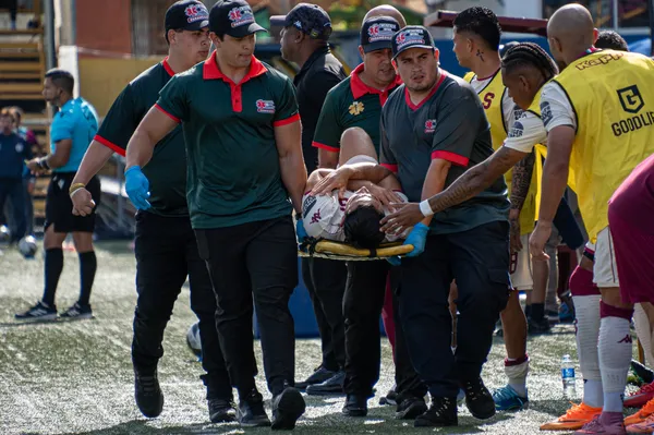 Acuña se lesionó contra Guadalupe (X).