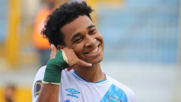 Arquímides Ordóñez con la Sub-20 de Guatemala