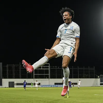 Luis Suazo anotó tres goles en la victoria de Honduras sobre Bonaire.