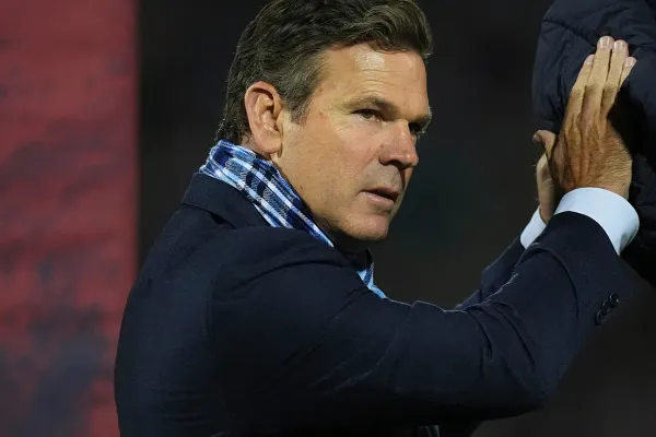 Greg Vanney, tio de Zavaleta.