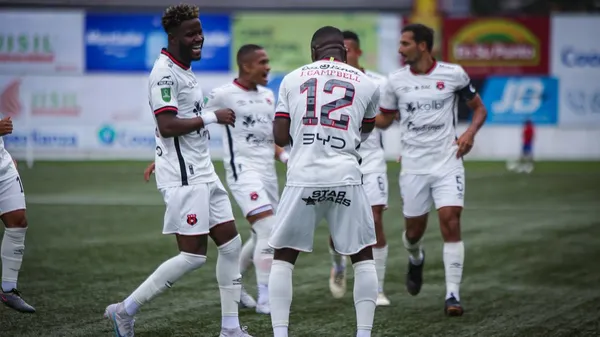 Joel Campbell, celebrando por entonces su segundo gol con la camiseta de Alajuelense. (