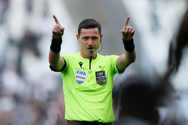 El árbitro brasileño también estuvo dirigiendo en el Mundial de Clubes (Getty Images).