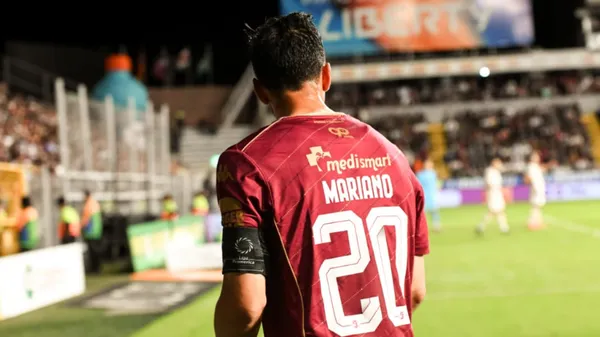 Mariano Torres estaba molesto con la forma de juego de Saprissa. (