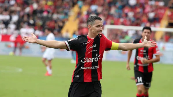 Pablo Gabas, el gran capitán de Alajuelense.