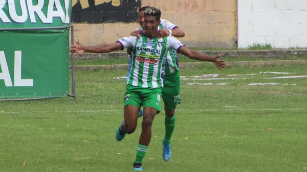 Deyner Padilla durante su paso por Antigua GFC. (