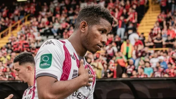 Saprissa tiene argumentos para evitar castigo de Fidel Escobar.