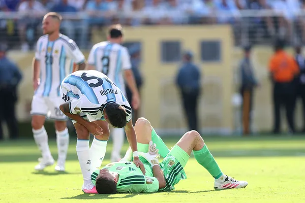 "Dibu" Martínez hizo todo lo posible por defender la corona argentina (Getty Images).