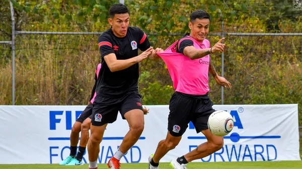 Andy Najar entrena normalmente con el resto de sus compañeros. (