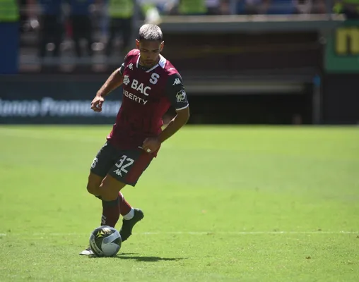 Delgadillo juega poco en Saprissa (Saprissa).