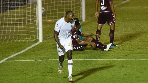 Anangonó celebra tras marcarle a Saprissa. (