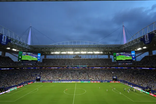 MIAMI GARDENS, FLORIDA - 15 DE JUNIO: El Miami Stadium, colmado de aficionados durante el juego entre Uruguay y Arabia Saudita. (