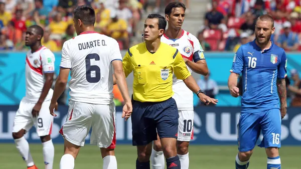Enrique Osses perjudicó a Costa Rica, que el 20 de junio, en la Arena Pernambuco, terminó venciendo 1-0 a Italia. (