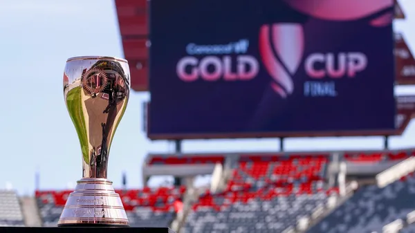 El trofeo por el que batallarán esta noche Estados Unidos y Brasil. (