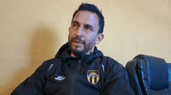 Azofeifa espera una nueva oportunidad como DT (Diario Extra).