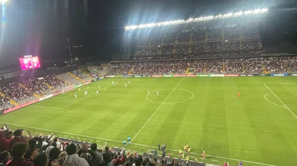 La gran cantidad de gente que llevó Saprissa.