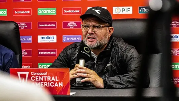 Jafet Soto llegó tarde a la conferencia de prensa.