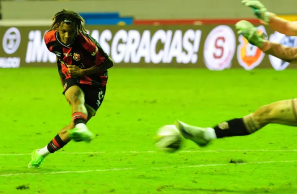 Akenai Samuels - Alajuelense 