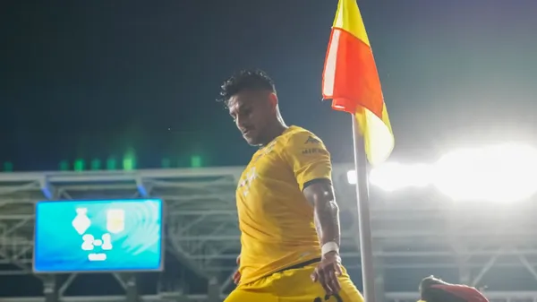 Ronald Matarrita busca rescindir su contrato con el Aris Salónica. (