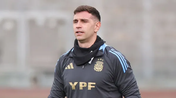 El Dibu Martínez no jugará ante Costa Rica. (