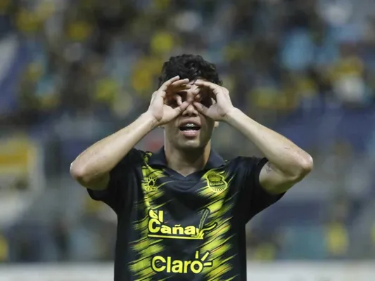 Roberto Osorto suma 50 partidos con Real España. Debutó el 15 de marzo de 2023 a los 17 años. (