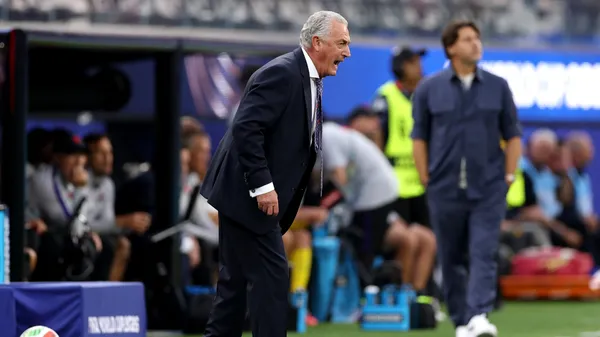 Los salarios de Alfaro y Pochettino, incomparables como sus selecciones. (Getty Images)