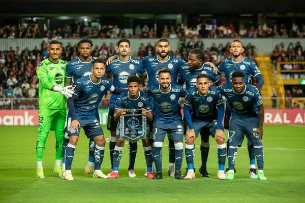 Ricky Zapata (segundo arriba de izquierda a derecha) y Christopher Meléndez (quinto arriba de izquierda a derecha) vuelven a la convocatoria de Motagua. (