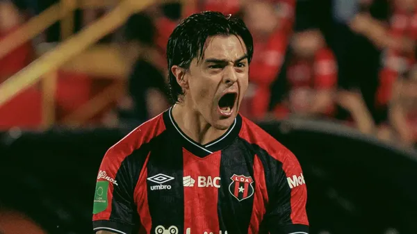 Diego Campos salió con lágrimas en los ojos.