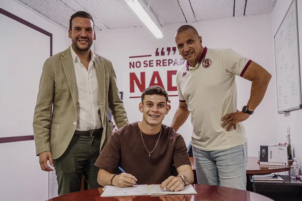 Julián González ya firmó. (Saprissa)