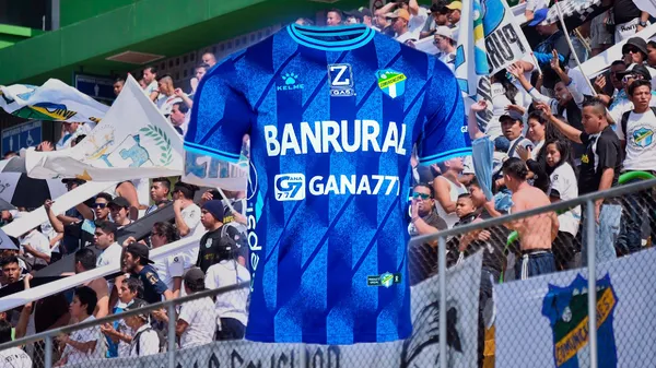 Comunicaciones sorprendió usando esta increíble camiseta.