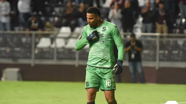 Esteban Alvarado terminó siendo suplente y se iría a mitad de año. (
