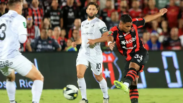 En total, ambos equipos jugaron 375 partidos: Alajuelense ganó 150, Herediano se impuso en 122 y hubo 102 empates (