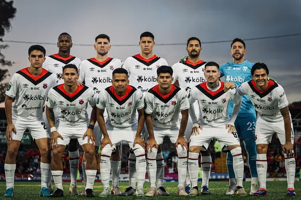 Alajuelense debe remontar a Herediano para jugar con Saprissa.