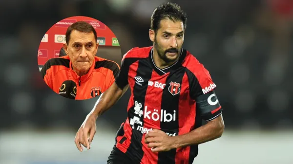 Celso Borges con la camiseta de Alajuelense.