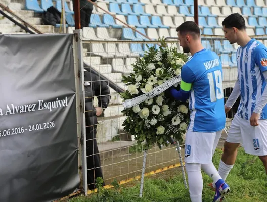 El homenaje del Tirana (FK Tirana).