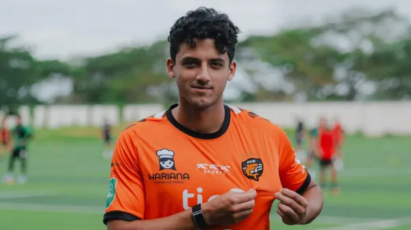 Farbod Samadian jugó 17 partidos y anotó 3 goles en el Puerto (X).